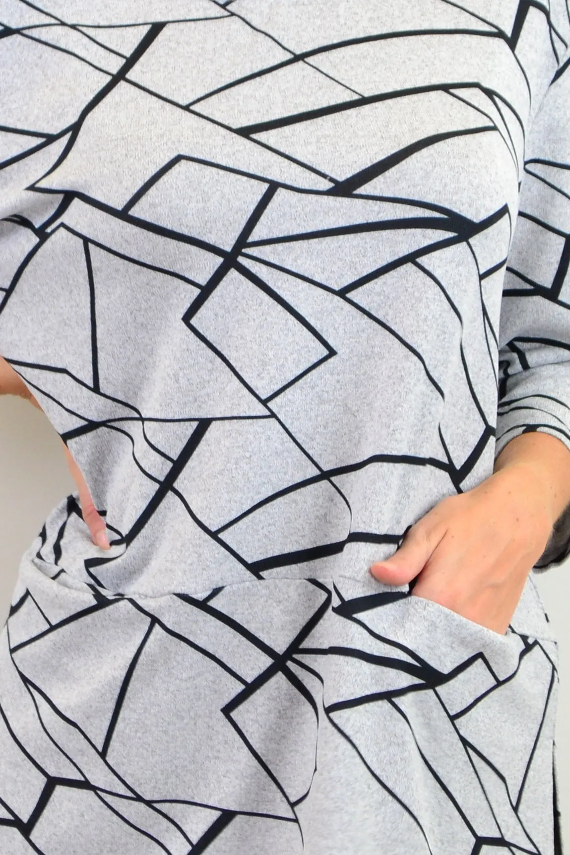 Abstract Lines Print Tunic Top